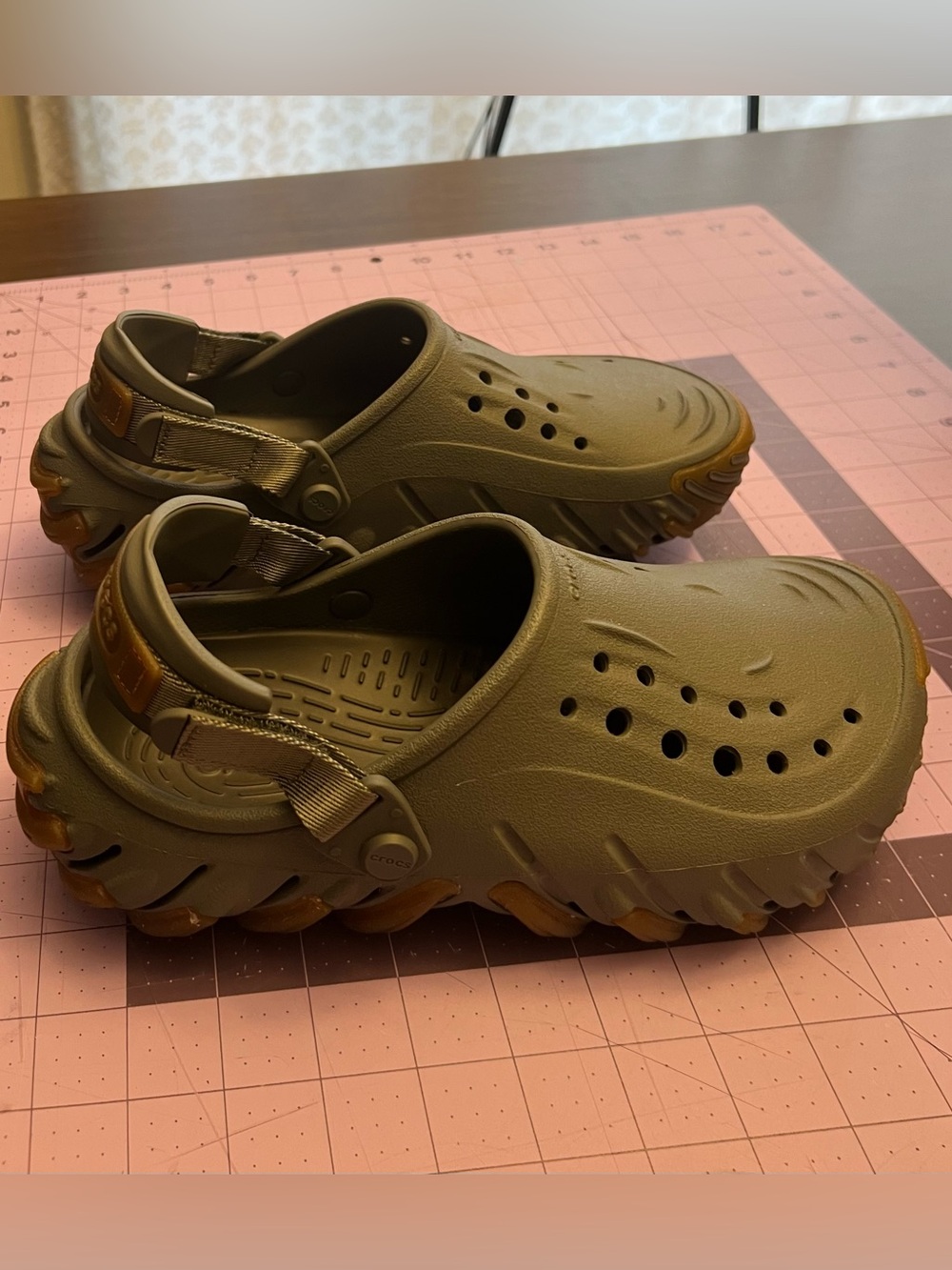 Crocs m5 w7 Echo Gum RO Clog Gray Gum Sole Like New Streetwear Inspo - Picture 7 of 9